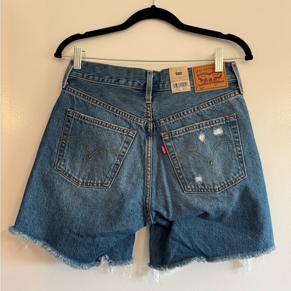 NWT! Levi's Women's 501 Mid Thigh Short - Medium Indigo Destructed - 27 - Picture 4 of 4